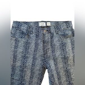 Men’s Decibel snakeskin print stretchy denim shorts EUC Size 36